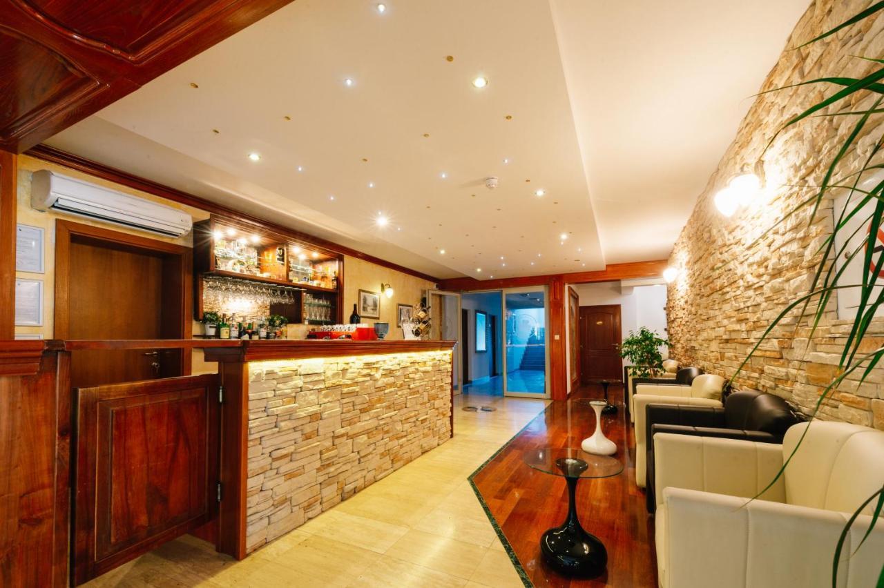 Irish House Medugorje Aparthotel ภายนอก รูปภาพ