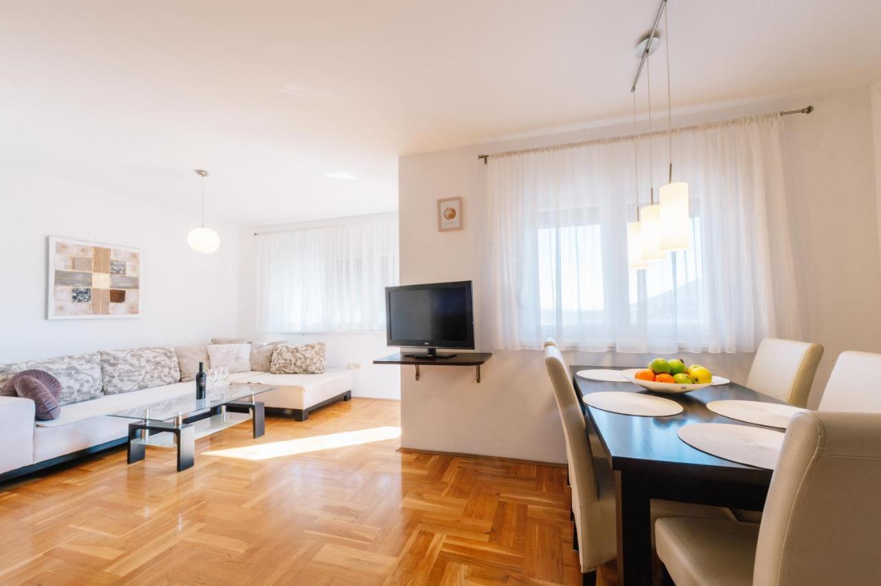 Irish House Medugorje Aparthotel ภายนอก รูปภาพ