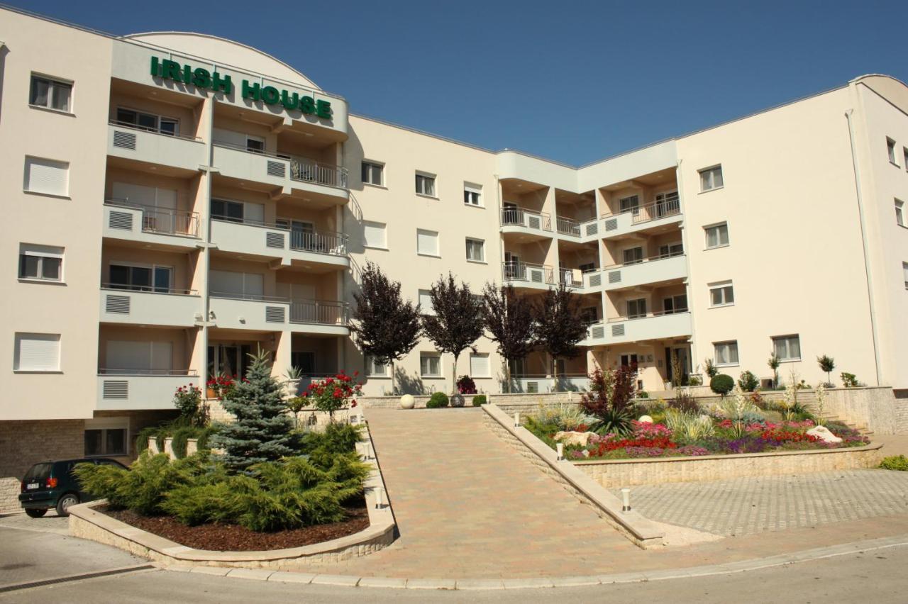 Irish House Medugorje Aparthotel ภายนอก รูปภาพ